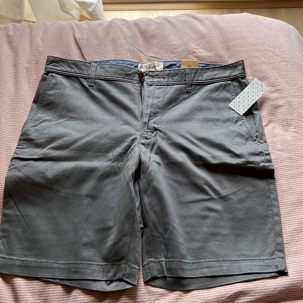 New with tag. Short Penguin.